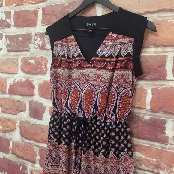 EN FOCUS WOMEN'S RED & BLACK BOHO PAISLEY TIE WAIST PULLOVER DRESS - Picture 3 of 8